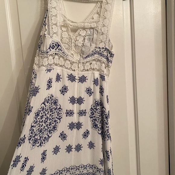 Romeo & Juliet Couture white & blue maxi dress. - Picture 9 of 9